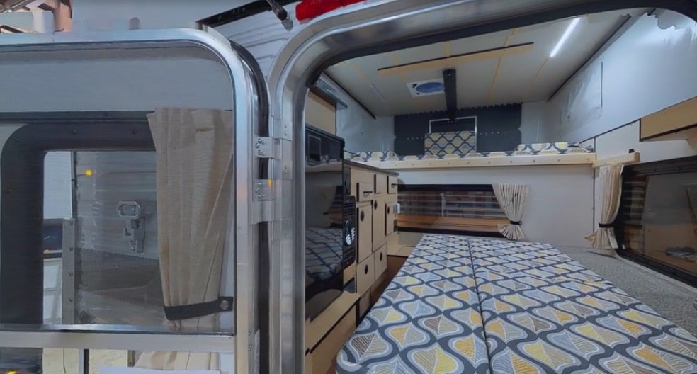 Pop-Up Camper With Toilet And Shower